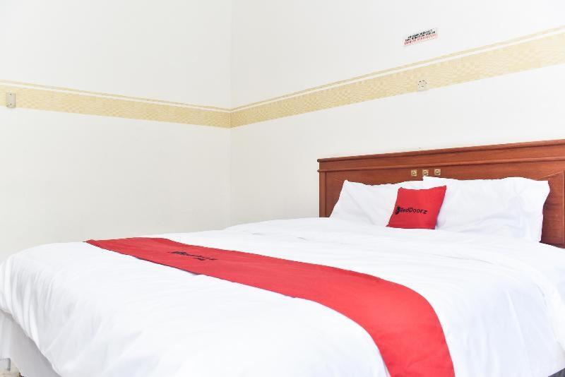 Reddoorz Near Lenmarc Mall Surabaya Pradahkalikendal Bilik gambar