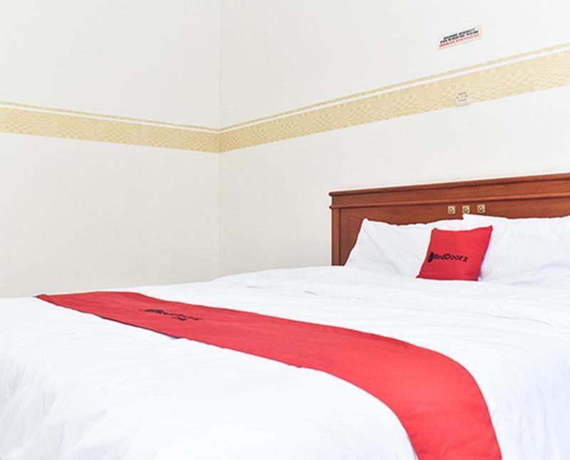 Reddoorz Near Lenmarc Mall Surabaya Pradahkalikendal Bilik gambar
